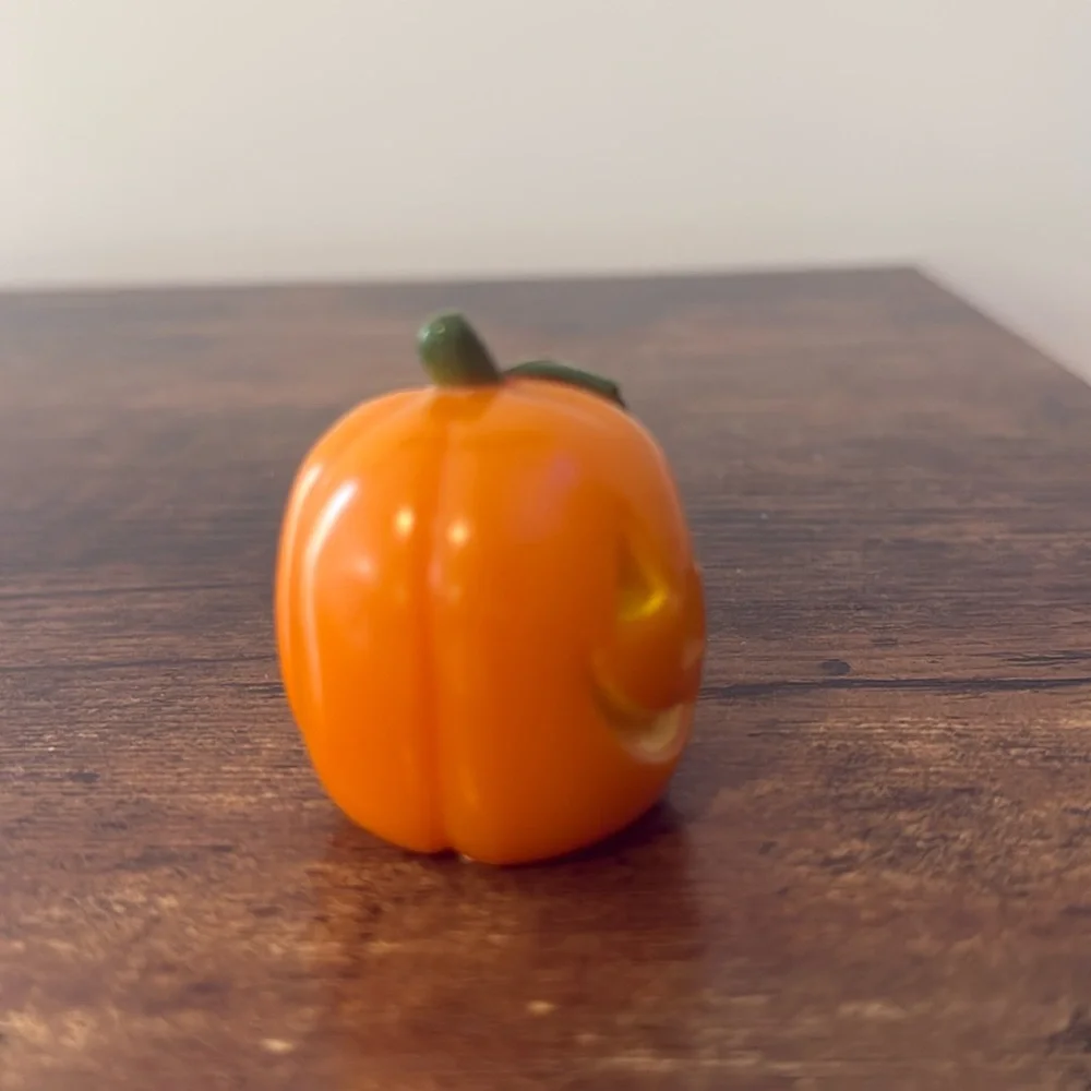 Hallmark Merry Miniatures Halloween Happy Pumpkin Resin Jack-O-Lantern Figurine